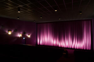 Saal 1: Blick auf die Leinwand